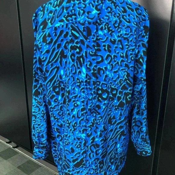 Style & Co. Adjustable long sleeve, button down lightweight blouse, pattern - Picture 5 of 10